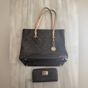 Michael Kors Tote with matching wallet